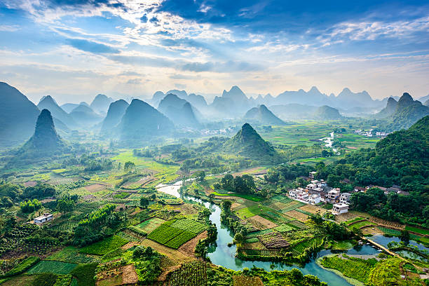 landscape of guilin - china oost azië stockfoto's en -beelden