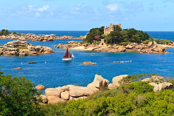 Landscape of the Ce Pink Granite Coast, Brittany Coast near Ploumanach, France brittany france stock pictures, royalty-free photos & images