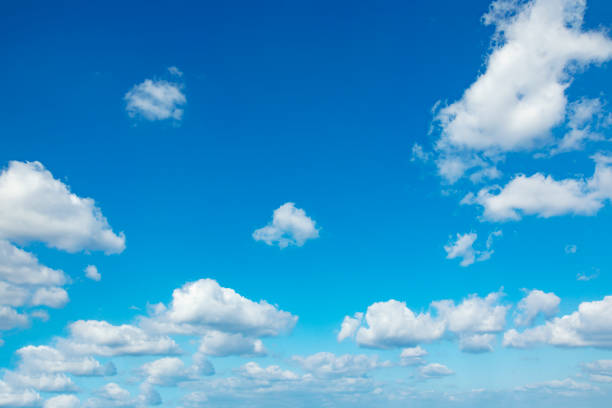 明確な空の風景 - 夏空 ストックフォトと画像