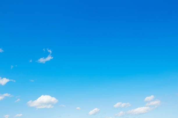 澄んだ空の風景 - 青 ストックフォトと画像