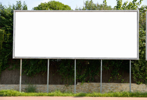 büyük boş billboard - billboard mockup stok fotoğraflar ve resimler