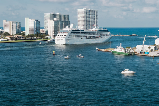 watch cruise ships leave fort lauderdale