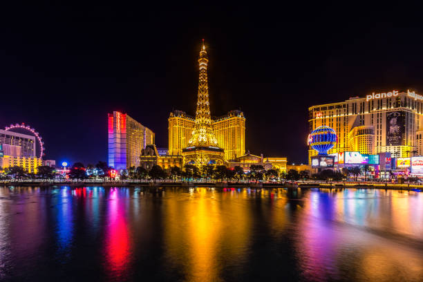 Las Vegas USA LAS VEGAS - JANUARY 24, 2018 : Fountains of Bellagio with bright lights of hotels on Las Vegas Strip in Paradise, Nevada. planet hollywood las vegas stock pictures, royalty-free photos & images