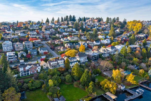Laurelhurst Neighborhood in Seattle A neighborhood along Lake Washington in Seattle.  A fall day in the Pacific Northwest. king county washington state stock pictures, royalty-free photos & images
