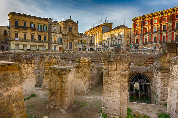 lecce, rovine di anfiteatro romano - roma lecce foto e immagini stock