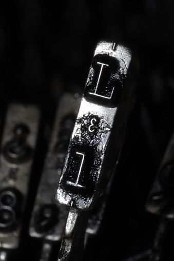 Letter L in a typo of an old manual typewriter