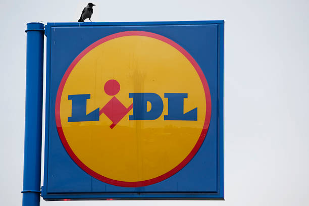 Lidl Åkersberga, Sweden - November, 20th 2011: Lidl\'s logo, in Sweden. Lidl is a discount supermarket chain from Germany. lidl stock pictures, royalty-free photos & images