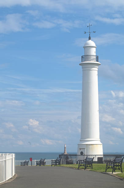 маяк в сиберне на северо-востоке англии - sunderland стоковые фото и изображения