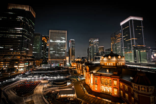 東京駅のライトアップ、夜景 - 東京駅 ストックフォトと画像