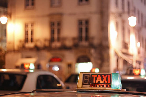 lissabon táxi - taxi lisboa imagens e fotografias de stock