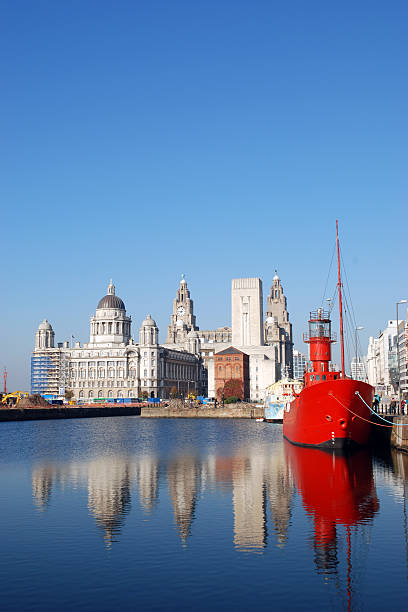 Liverpool skyline vertical Liverpool skyline vertical Liverpool stock pictures, royalty-free photos & images