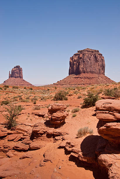 East Mitten and Merrick Butte Located on the Arizona/Utah border at an elevation of 5200 feet, Monument Valley is filled with unique sandstone formations. This scene is of the iconic East Mitten and Merrick Butte. Monument Valley Tribal is located near Oljato, Utah, USA. jeff goulden monument valley stock pictures, royalty-free photos & images