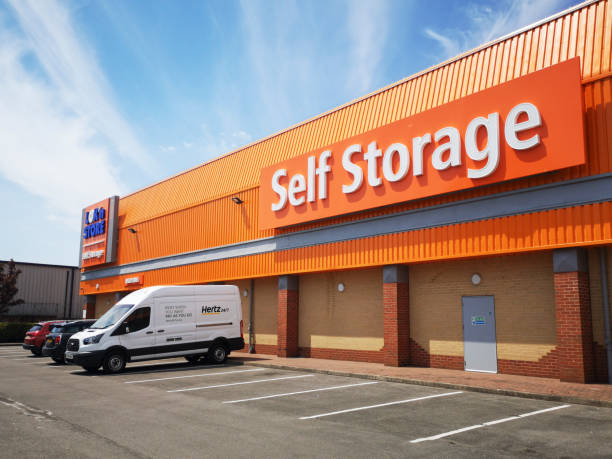 Lok'n Store Self Storage Unit - UK Cardiff, UK: June 02, 2020: Lok'n Store Self Storage Unit - is a provider of self storage space. The company rents individual rooms to both business and domestic customers. self storage stock pictures, royalty-free photos & images