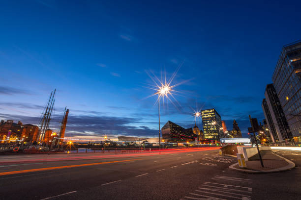 long exposure of liverpool street albert dock night view, uk - chelsea liverpool 個照片及圖片檔