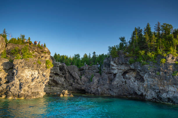 A look at the Grotto, a scenic cave containing a pool of blue water, in Bruce Peninsula National Park which is situated in Southern Ontario. Travel photography. bruce peninsula national park stock pictures, royalty-free photos & images