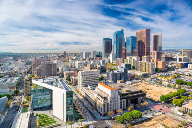 los angeles, californië, usa downtown aerial cityscape - los angeles county stockfoto's en -beelden