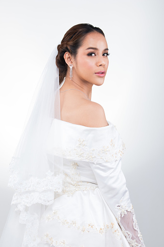 https://media.istockphoto.com/photos/lovely-asian-beautiful-woman-bride-white-wedding-picture-id1130635932?b=1&k=6&m=1130635932&s=170667a&w=0&h=pc-ylWtq1BJMZV96Jm-rdA9W6Wo387tPQAzcFohwlzg=