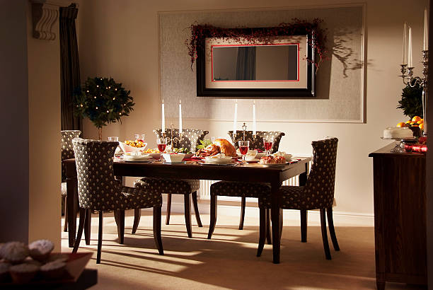 encantador ambiente para la cena de navidad - thanksgiving diner fotografías e imágenes de stock