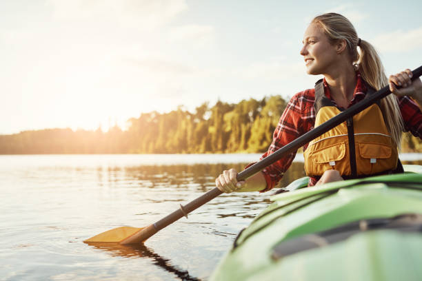 jag är alltid på om det finns vatten inblandade - woman kayaking bildbanksfoton och bilder