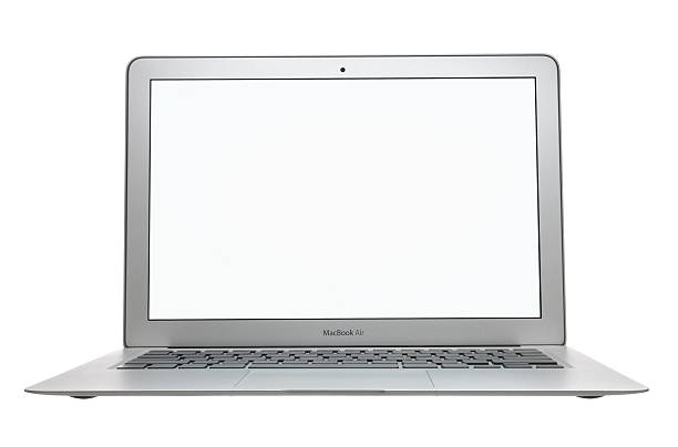 macbook air mit einem leeren bildschirm - apple computer stock-fotos und bilder