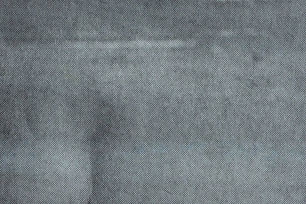 макро серых полутоновых точек на газетной бумаге - newspaper texture стоковые фото и изображения