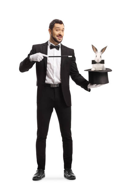 trollkarl utför ett trick med en hatt och en kanin - trolleri djur bildbanksfoton och bilder