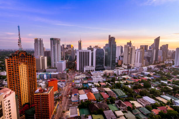 마카티, 메트로 마닐라, 필리핀 - 마카티의 중심 업무 지구의 스카이 라인, 늦은 오후 촬영. - buendia 뉴스 사진 이미지