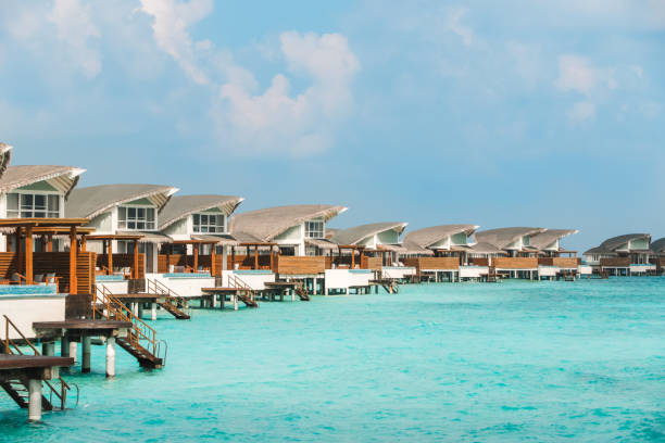 maldives water villas at lagoon - maya bay imagens e fotografias de stock