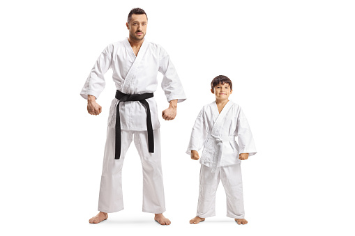 Hombre Y Un Niño En Kimonos Karate de stock y más banco de imágenes Kárate - Kárate, Hombres, Niño - iStock