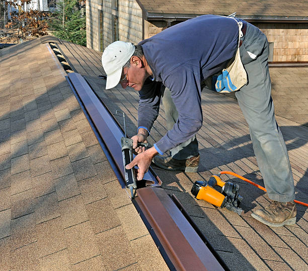 Man caulking ridge vent Man caulking ridge vent on new addition mountain ridge stock pictures, royalty-free photos & images