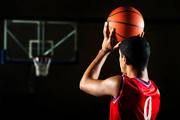 man shooting at the hoop. - basketball player back stockfoto's en -beelden