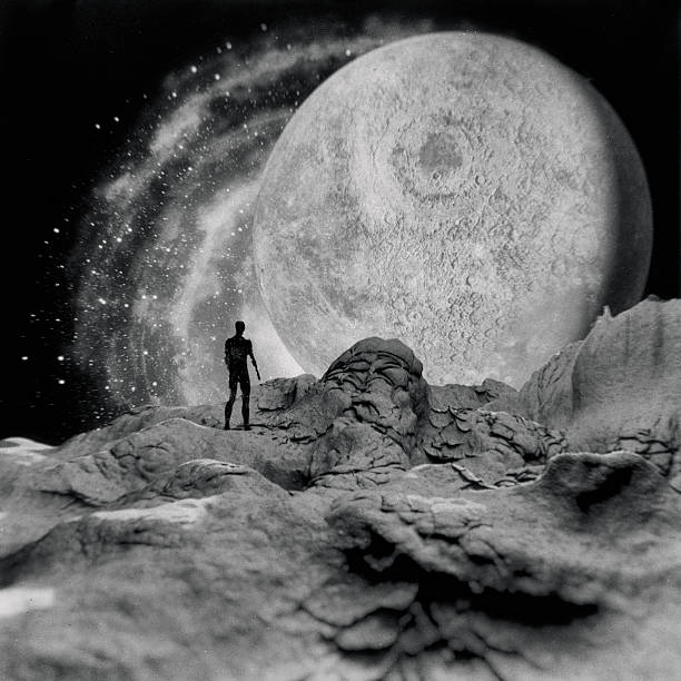 homem em cima do planeta, lua - moon b&w imagens e fotografias de stock
