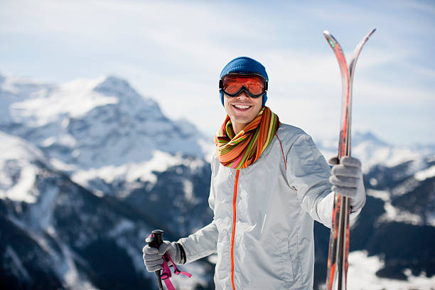 man standing with skis on mountain top - posing with ski stockfoto's en -beelden