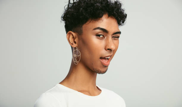 What side does a gay man wear an earring