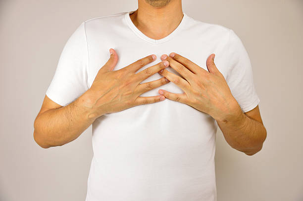 man with respiration problems - borstkas stockfoto's en -beelden