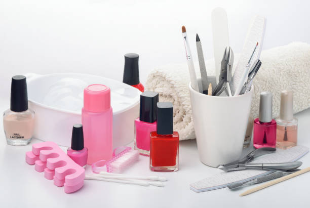 manicure apparatuur - nail polish bottle close up stockfoto's en -beelden