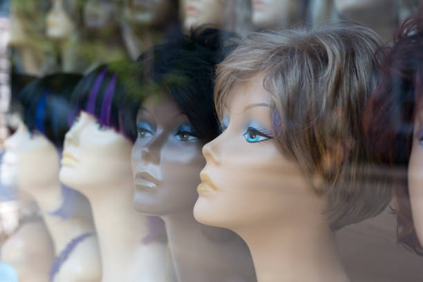 mannequin head with wig - linha artigo de costura imagens e fotografias de stock