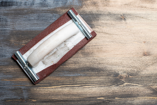 Eski Bir Ahsap Siyah Masa Zimparalama Yuzeyi Zimpara Yalanlar Icin El Ile Marangozluk Tutucu Stok Fotograflar Atolye Nin Daha Fazla Resimleri Istock