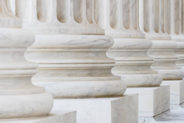 미국 대법원 건물의 대리석 기둥 - 기둥 건축적 특징 뉴스 사진 이미지