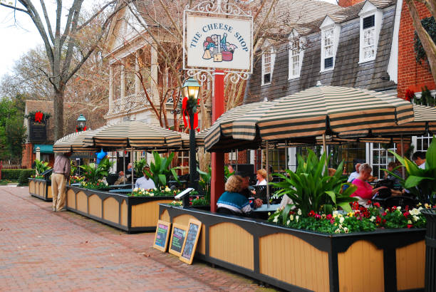 Marchants Square, Williamsburg Williamsburg, VA, USA December 6, 2011 a lunch crowd gathers at Merchants Square, a retail and dining area just west of Colonial Williamsburg, Virginia williamsburg virginia stock pictures, royalty-free photos & images