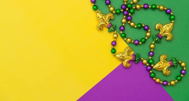 mardi gras carnival decoration beads yellow green purple background - carnival accessories flat lay imagens e fotografias de stock