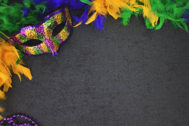 mardi gras carnival mask on blackboard background - carnival accessories flat lay imagens e fotografias de stock
