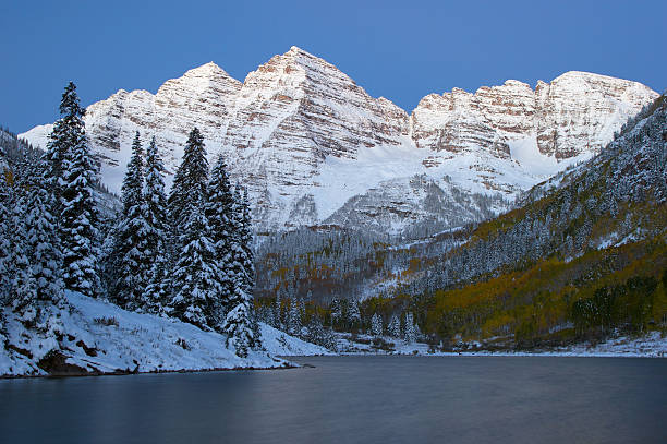Maroon Bells at Dawn Maroon Bells after an early snow aspen colorado stock pictures, royalty-free photos & images