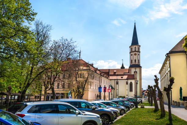 piazza del maestro paolo con municipio e basilica di san giacomo nel centro storico di levoca - unesco (slovacchia) - jacobs foto e immagini stock