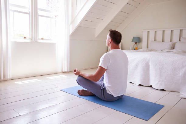 Meditasi dan yoga bisa  menjadi hobi baru yang dilakukan di rumah