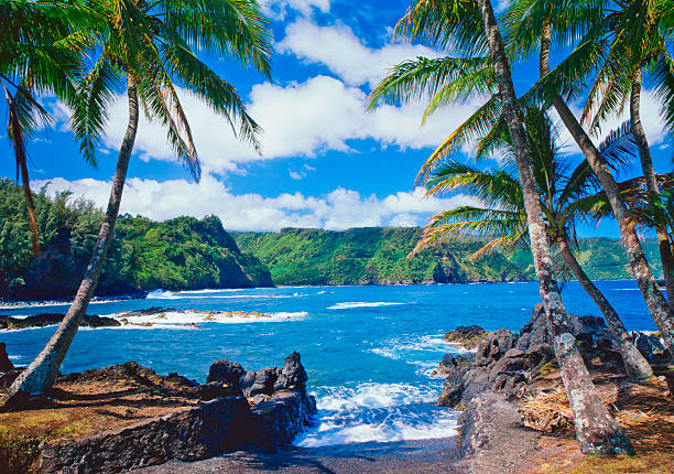 Maui Coastline, Hawaii Islands Breaking Surf Against The  Shore Of Maui Coastline, Hawaii Islands, USA hawaii islands stock pictures, royalty-free photos & images