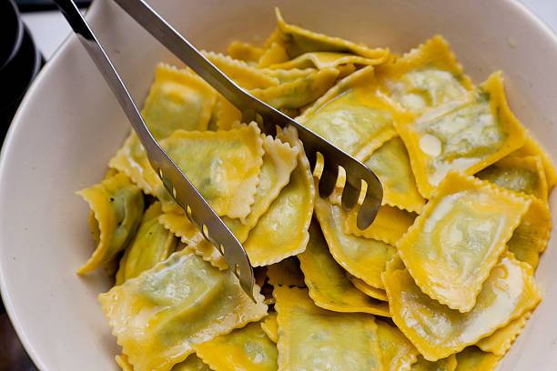 maultasche pasta - maultaschen stock-fotos und bilder