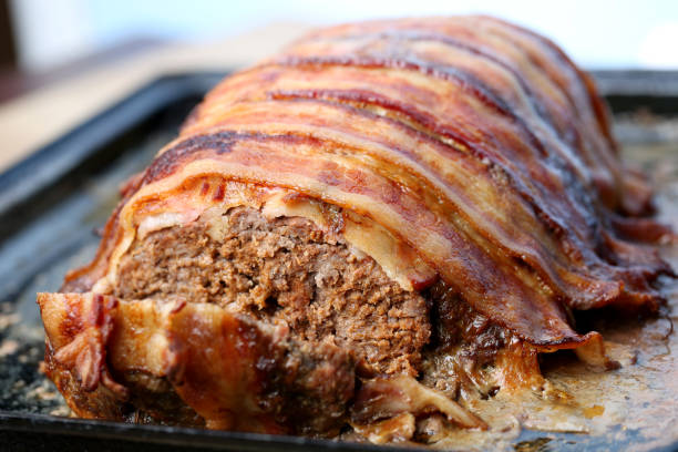 meat loaf diner gemaakt met rundergehakt - meatloaf stockfoto's en -beelden