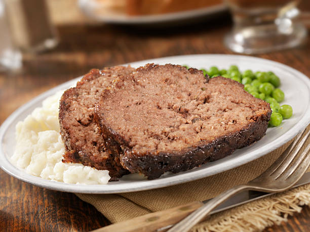 pastel de carne la cena - meatloaf fotografías e imágenes de stock