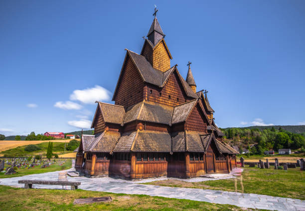 heddal - august 01, 2018: medieval heddal stave church, the largest of the remaining stave churches in telemark, norway - feddal imagens e fotografias de stock